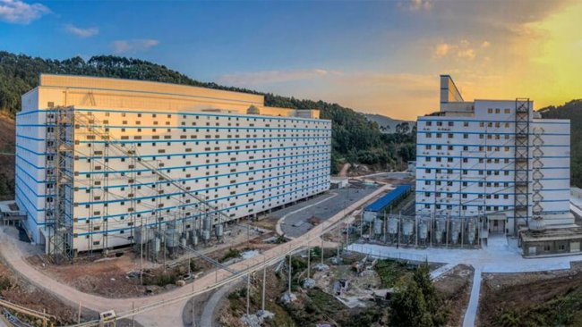 Zdjęcie 8: Dystrybucja paszy z parteru do każdej z kondygnacji.