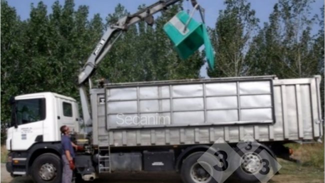 Zdjęcie 4. Zewnętrzna ciężarówka do odbioru zwłok z farmy. Dzięki uprzejmości Secanim (Hiszpania).