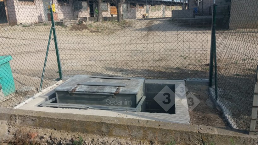 Zdjęcie 3. Fizyczne bariery tworzące wyraźne oddzielenie strefy czystej i brudnej w miejscu odbioru martwych zwierząt. Dzięki uprzejmości Secanim (Hiszpania).
